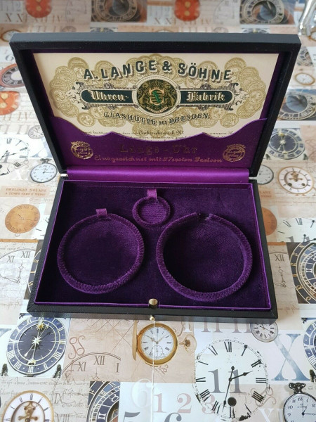 A Lange Söhne Taschenuhren-Etui Replikat 54 mm mit Garantiekarte